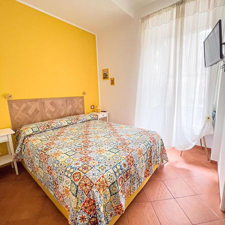 Giallo Napoli Zewnętrze zdjęcie