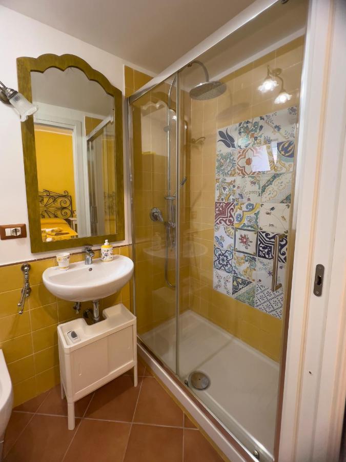 Giallo Napoli Zewnętrze zdjęcie