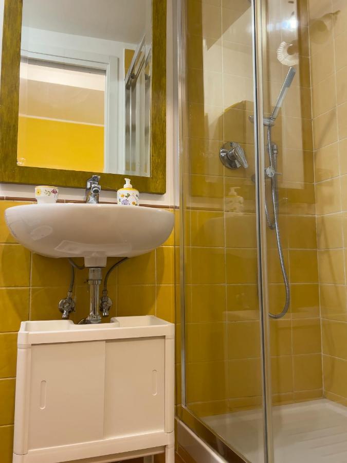 Giallo Napoli Zewnętrze zdjęcie
