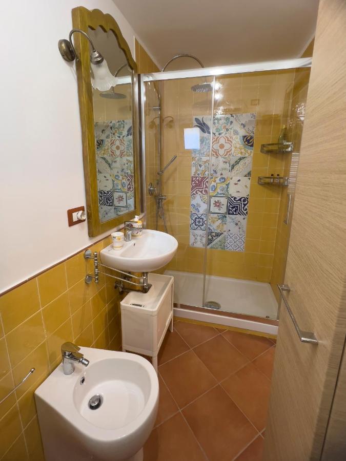 Giallo Napoli Zewnętrze zdjęcie