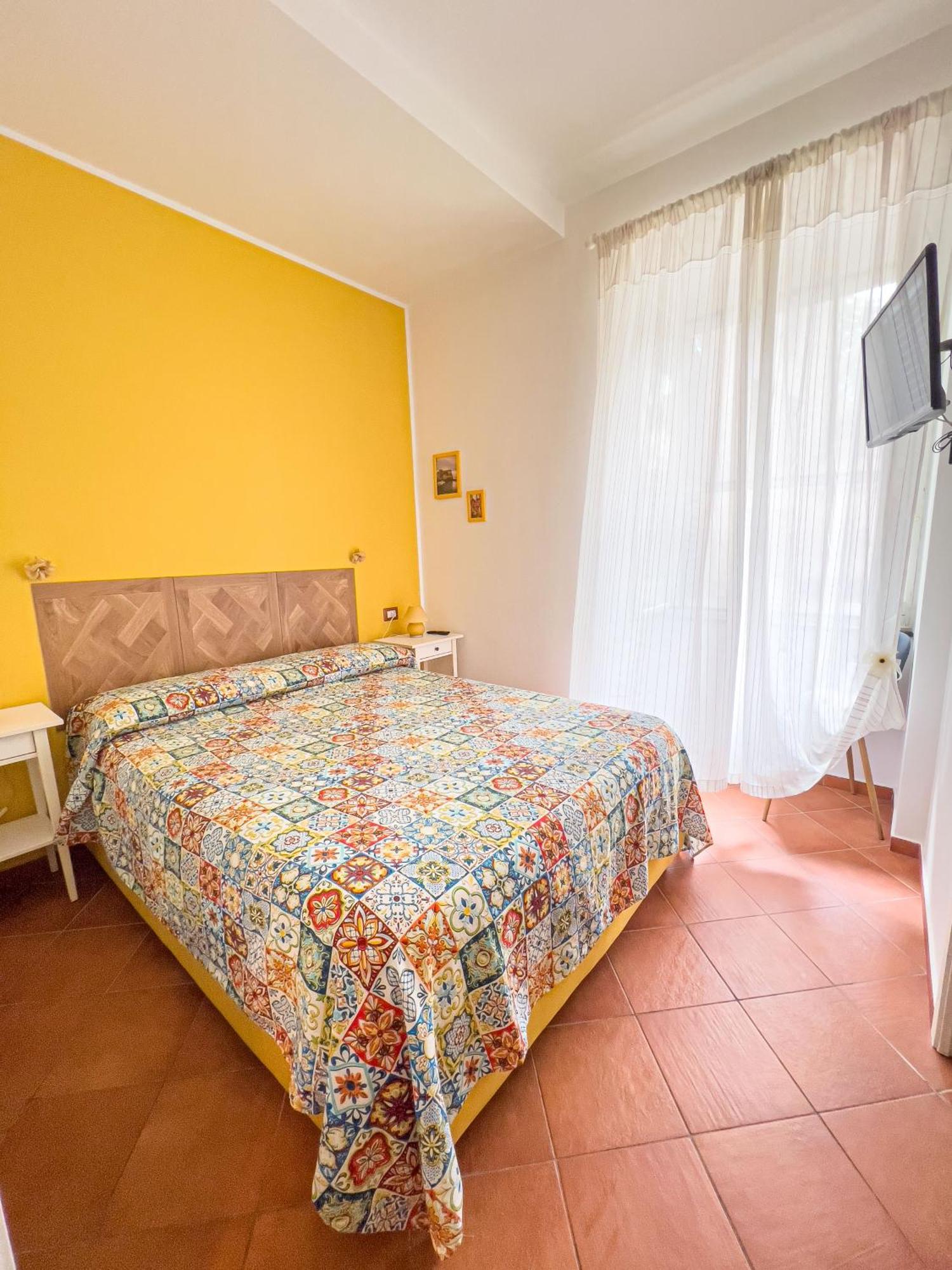 Giallo Napoli Zewnętrze zdjęcie